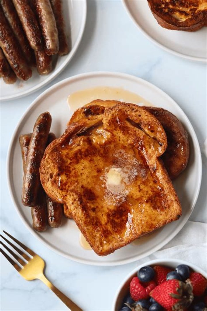 What is the ratio of eggs to milk for French toast?