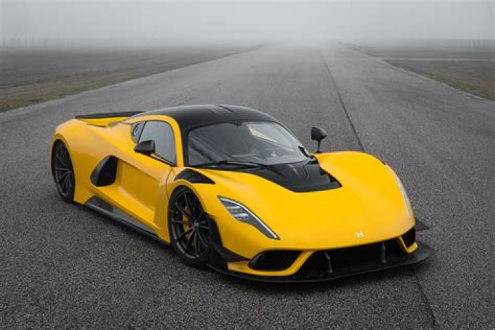 What is the top speed of Hennessey Venom GT?