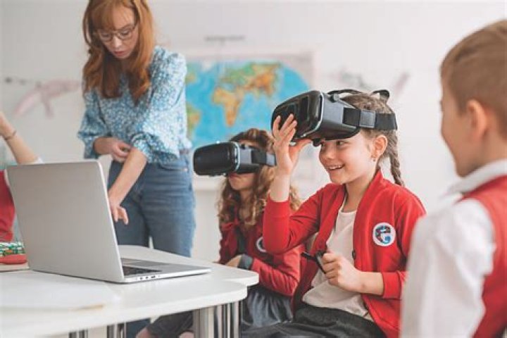 What is virtual demonstration teaching?