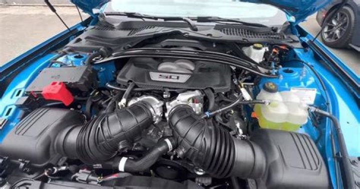 What kind of engine does a 2010 Chevy Camaro have?