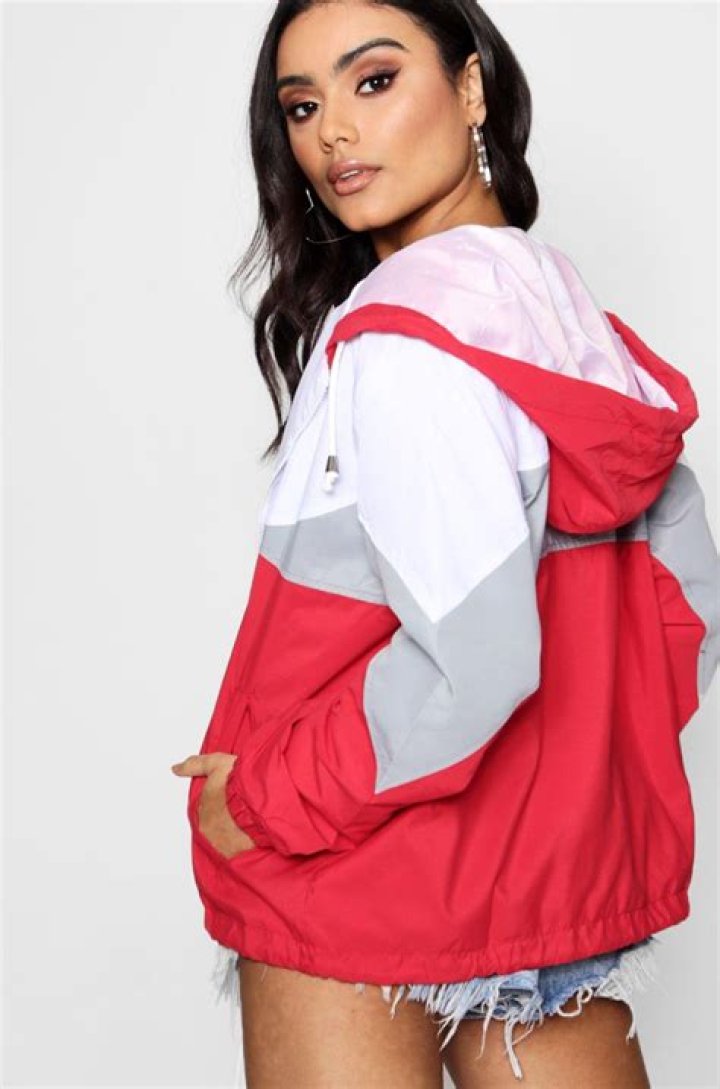 What season do you wear windbreakers?