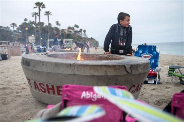 What time does Aliso Beach Open?