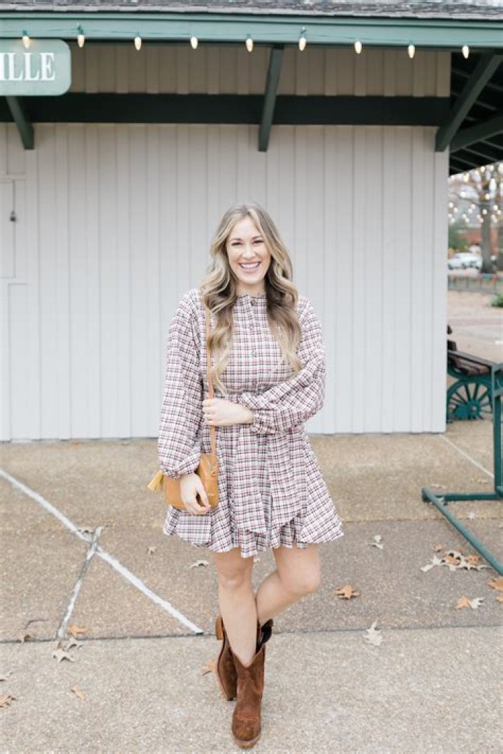 What type of dress looks best with cowboy boots?