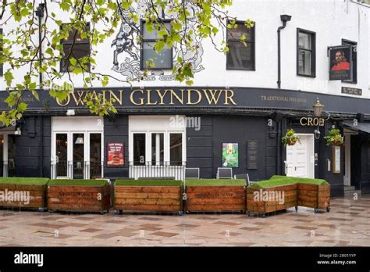 When did U2 play in Cardiff?