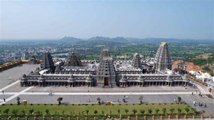 Where is Vasantha Vallabharaya Swamy temple situated in Bangalore?