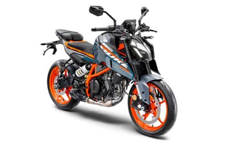 Which is best R15 or KTM 390?