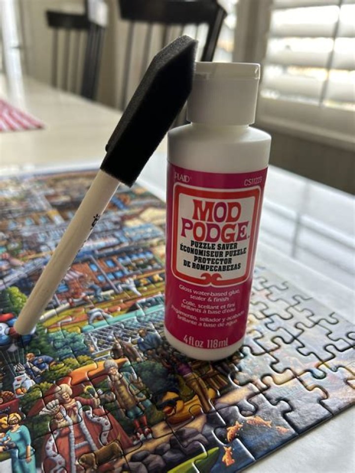 Which is better Mod Podge or puzzle glue?