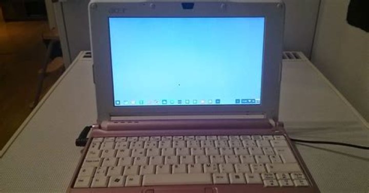 Which Windows OS is best for old laptop?