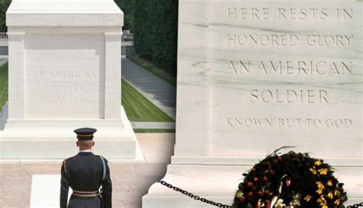 Who has guarded the tomb of the Unknown soldier?