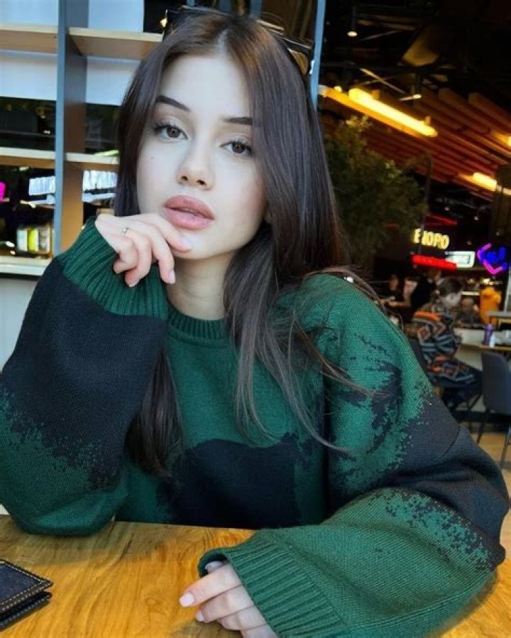 Who is Elina in Pyaar Ki Yeh Ek Kahani?