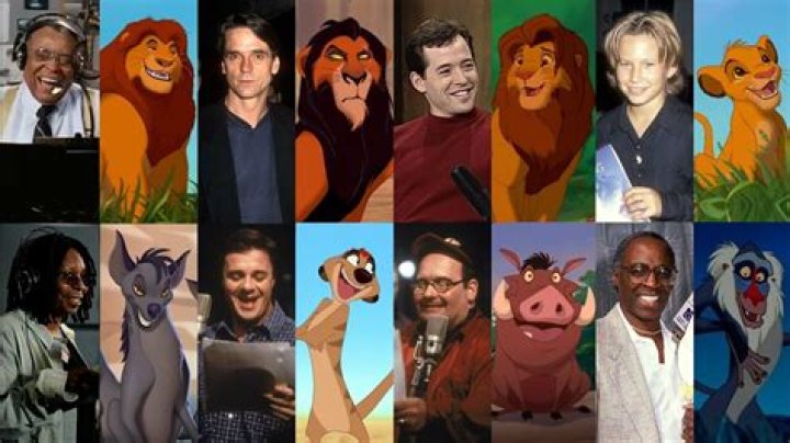Who plays the voice of Simba in the new Lion King?