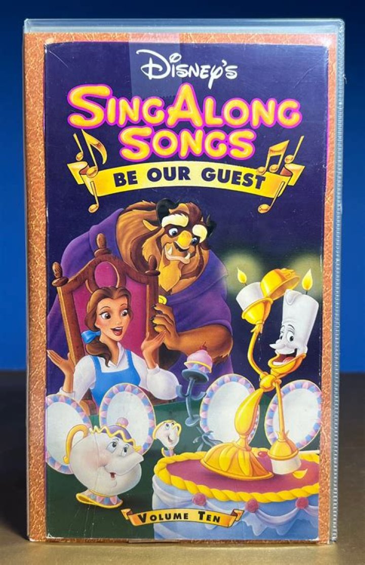 Who sang Be our guest in Disney Sing Along?