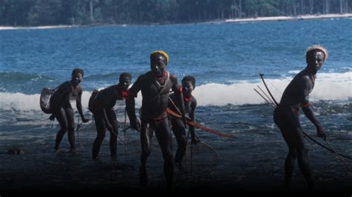 Who were the original inhabitants of Norfolk Island?